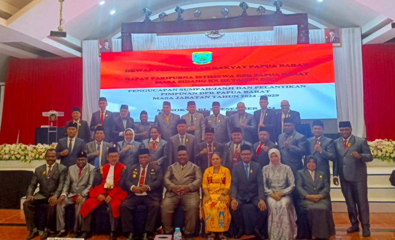 Pj. Gubernur ABT Hadiri Dan Saksikan Pelantikan Pimpinan DPR Papua Barat, Ajak Semua Pihak Mendukung Legislatif