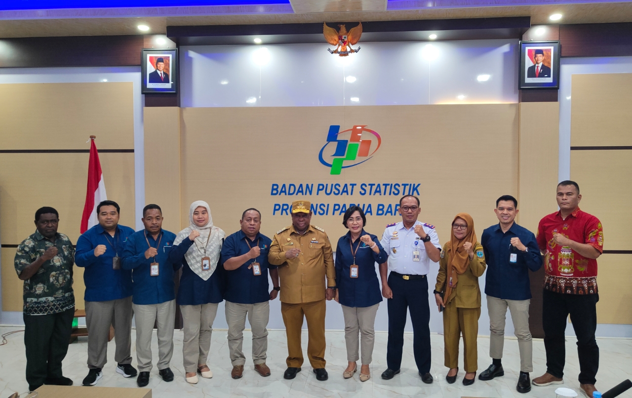 Hadiri Press Release, Pj. Gubernur Papua Barat Jadikan Data BPS Sebagai Bahan Evaluasi Menyeluruh