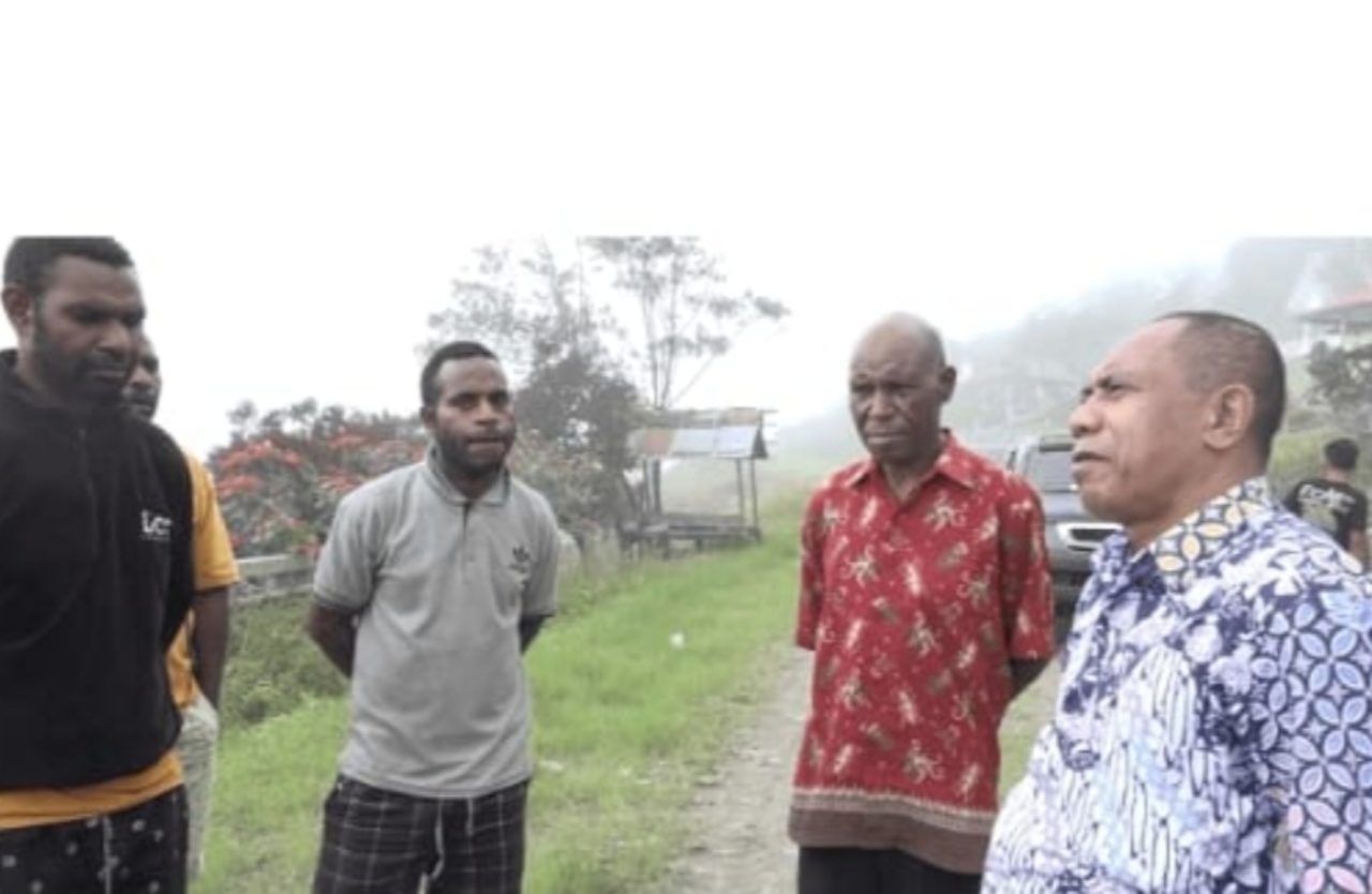 Kadis Kominfo Papua Barat, Frans Istia, Tinjau Kondisi Akses Jaringan Telekomunikasi Di Distrik Membey Kabupaten Pegaf