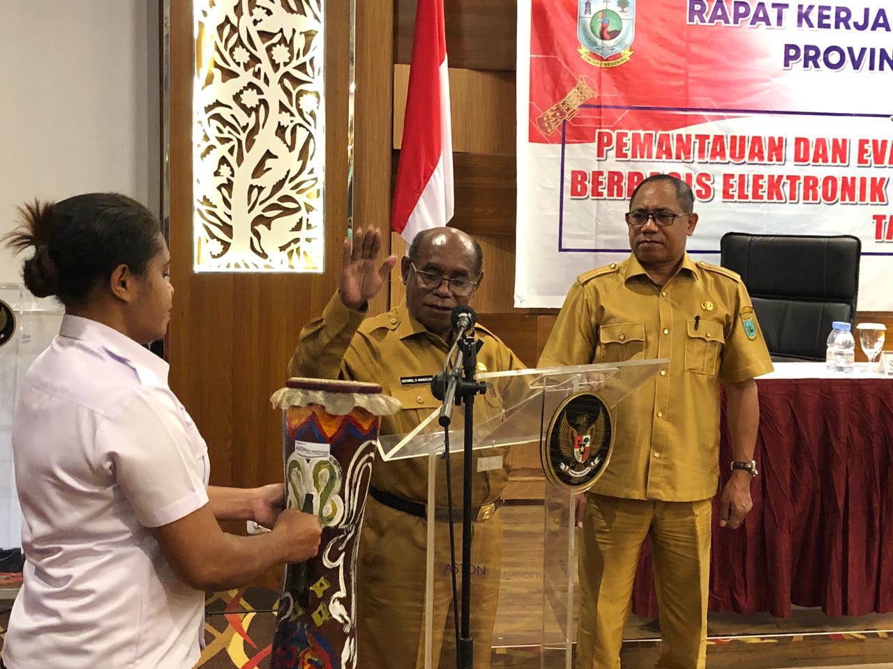 Sekda Papua Barat Buka Raker Asesor Internal Pemantauan dan Evaluasi SPBE