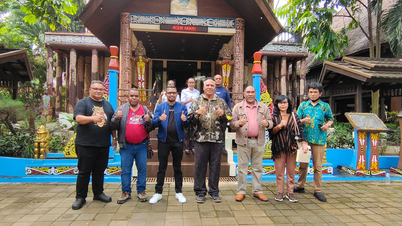 Pj. Gubernur Waterpauw Tindaklanjut Arahan Mendagri, Ciri Khas Daerah Segera Muncul di Anjungan Papua Barat TMII