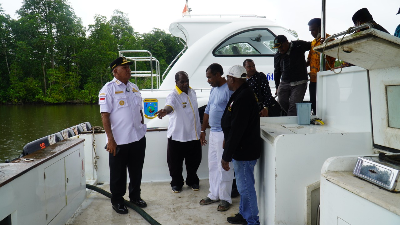Pj. Gubernur Waterpauw Prihatin Kapal Pemda Rusak Berat Akibat Tidak Terawat