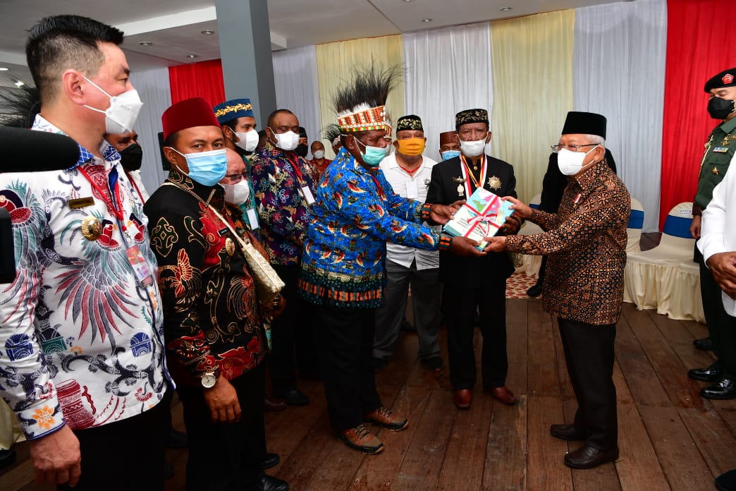 Sampaikan Aspirasi, Para Raja dan Tokoh Adat Papua Barat Temui Wapres
