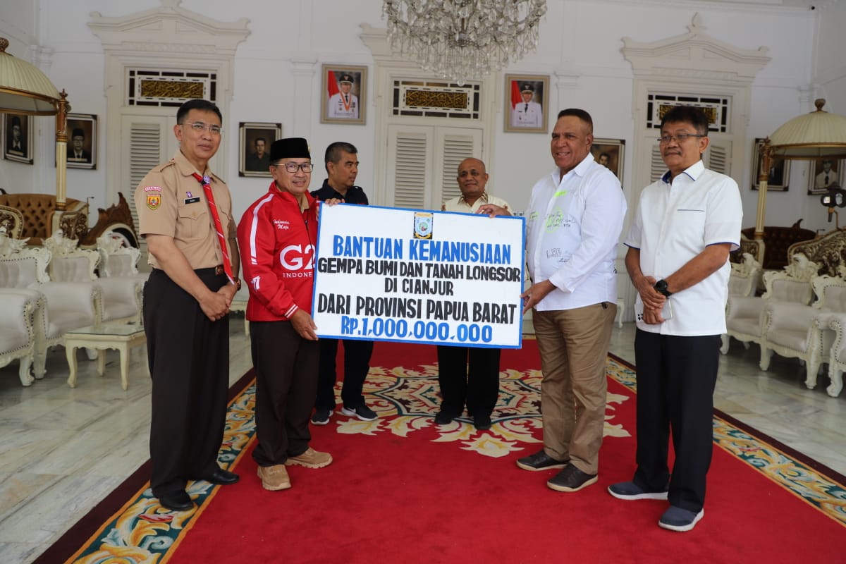 Pemprov Papua Barat Salurkan Bantuan Peduli Bencana Cianjur Sebesar 1 Miliar