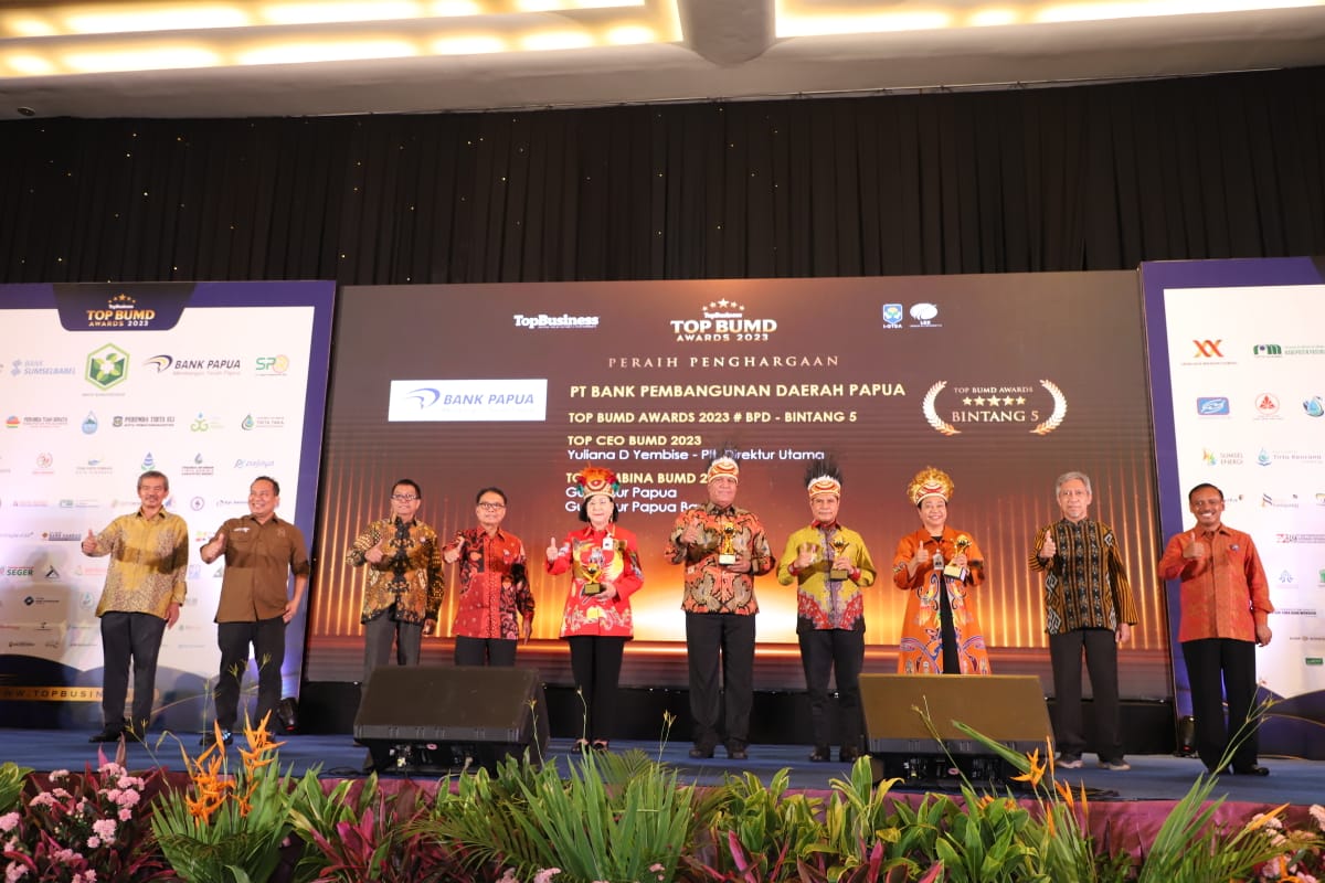 Bank Papua dan Pj. Gubernur Waterpauw Raih Penghargaan Tertinggi TOP BUMD Award 2023