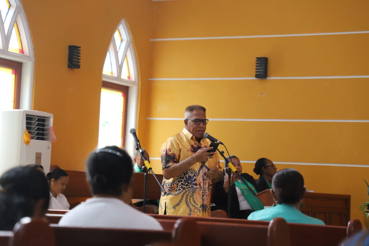 Ibadah Minggu Di Jemaat GKI Nazaret Fanindi Pantai, Pj. Gubernur Papua Barat Ingatkan Soal Kemiskinan Ekstrim dan Stunting