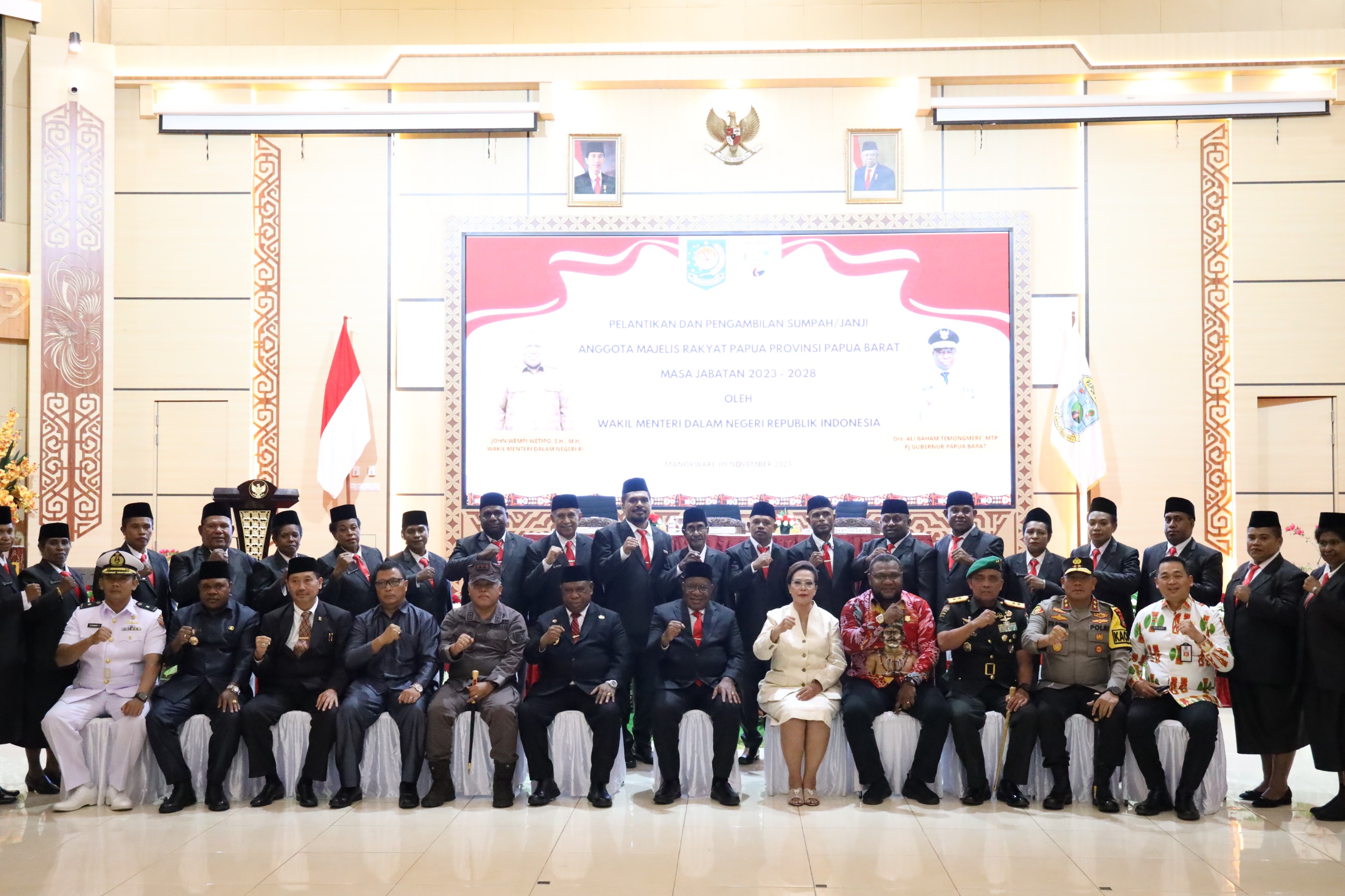 Wakil Menteri Dalam Negeri Melantik Anggota Majelis Rakyat Papua Provinsi Papua Barat Masa Jabatan 2023-2028