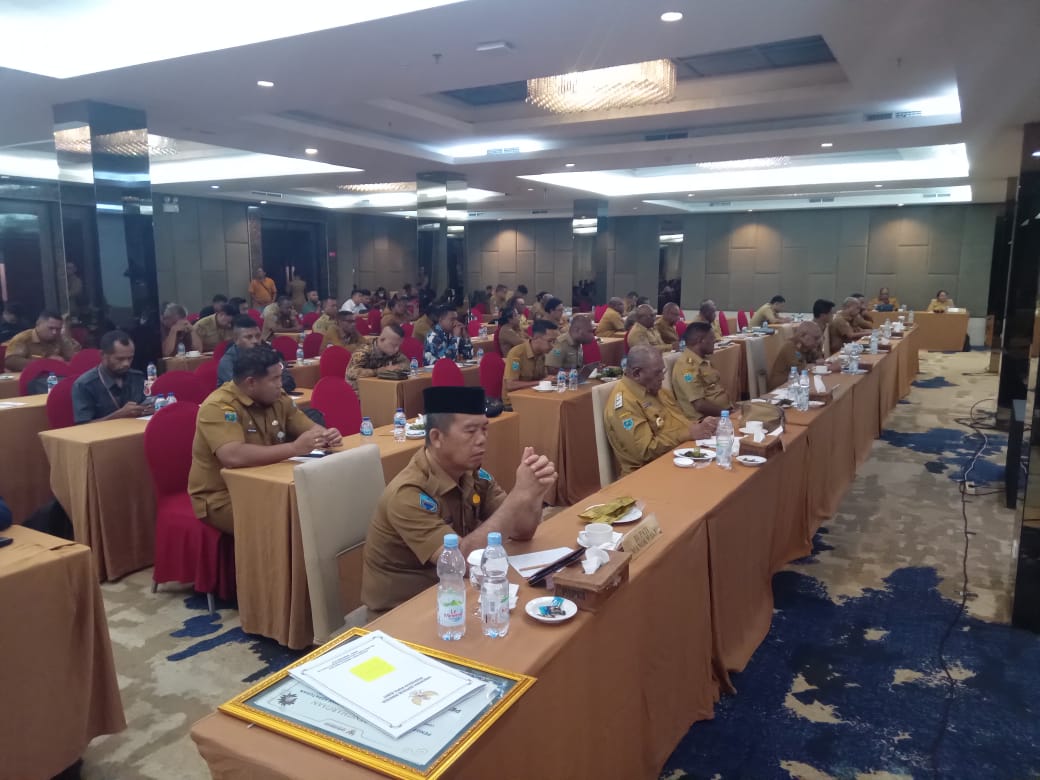 Pimpin Rapat Bupati Se-Papua Barat Terkait Pemilu 2024, Pj. Gubernur Ali Baham Tegaskan Realisasi Anggaran 40 Persen Pemilu