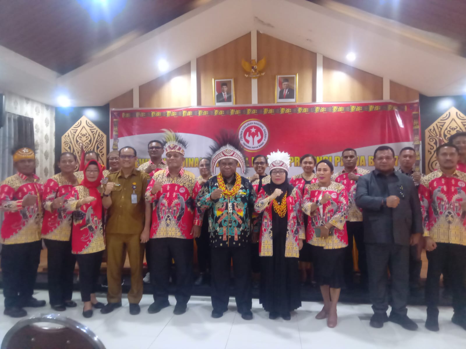 Pj. Gubernur Ali Baham Berkunjung Ke Dekranasda, Berharap Kearifan Lokal Seluruh Daerah Di Wilayah Kasuari Jadi Sayembara