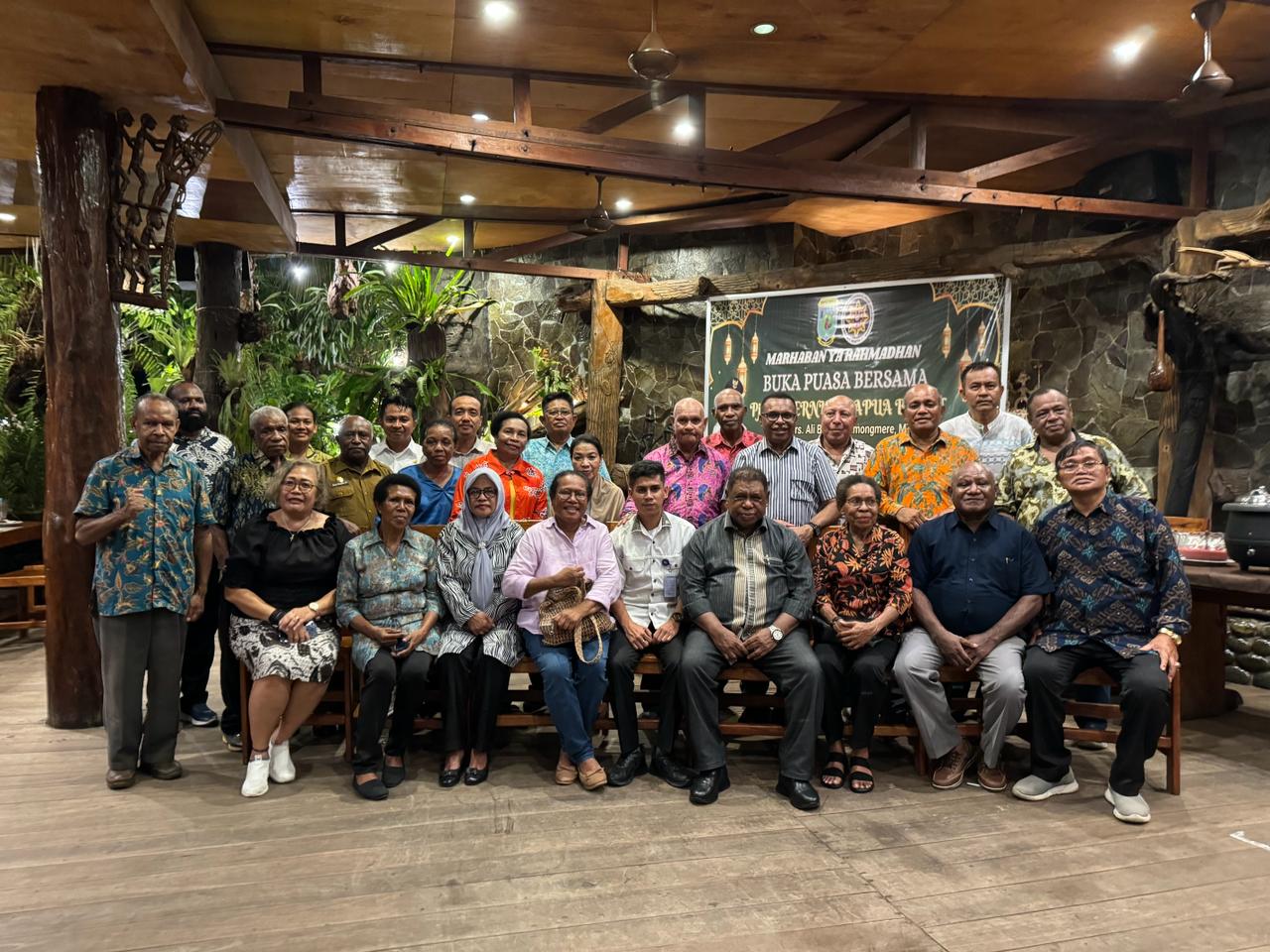 Temu Kangen Alumni APDN Di Jayapura Dalam Buka Puasa Bersama, Pj. Gubernur Ali Baham : Kita Telah Lalui Tanda Heran Itu