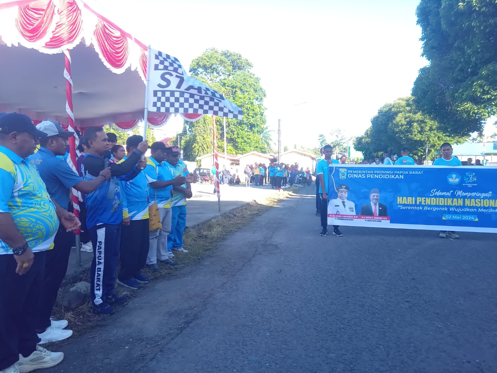 Pemprov Papua Barat Adakan Jalan Santai Peringati Hardiknas 2024