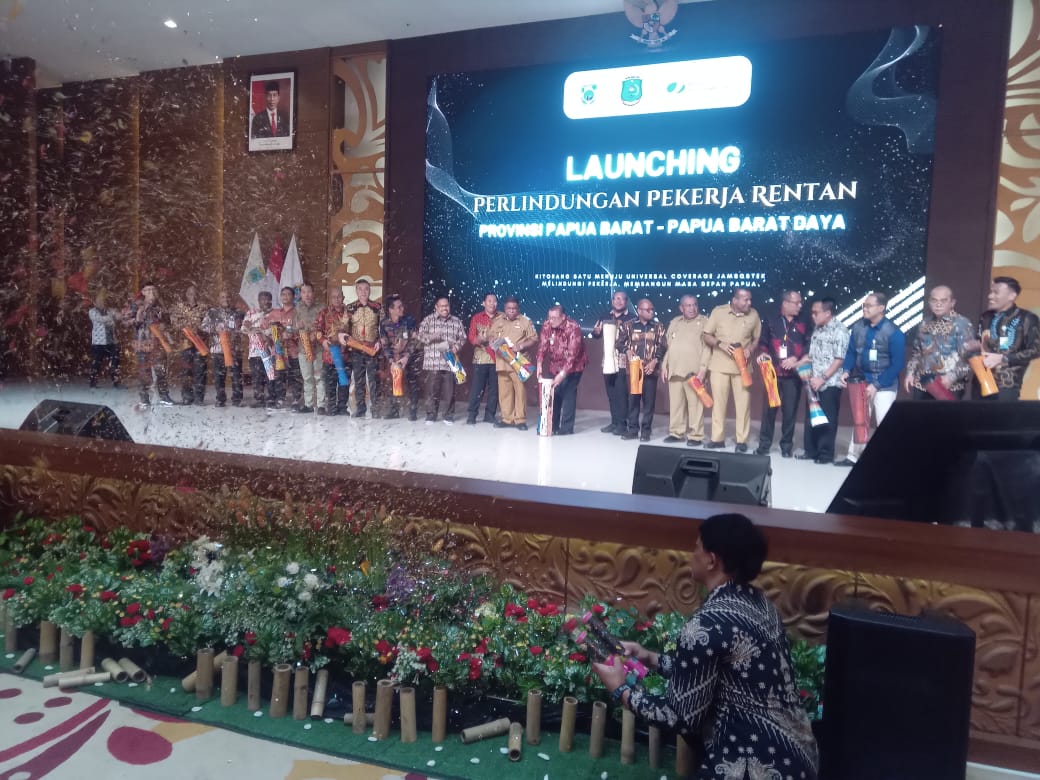 Hadiri Paritrana Award BPJS Kabupaten Sorong, Pj. Gubernur ABT : Jamsostek Memperluas Perlindungan Tenagakerja