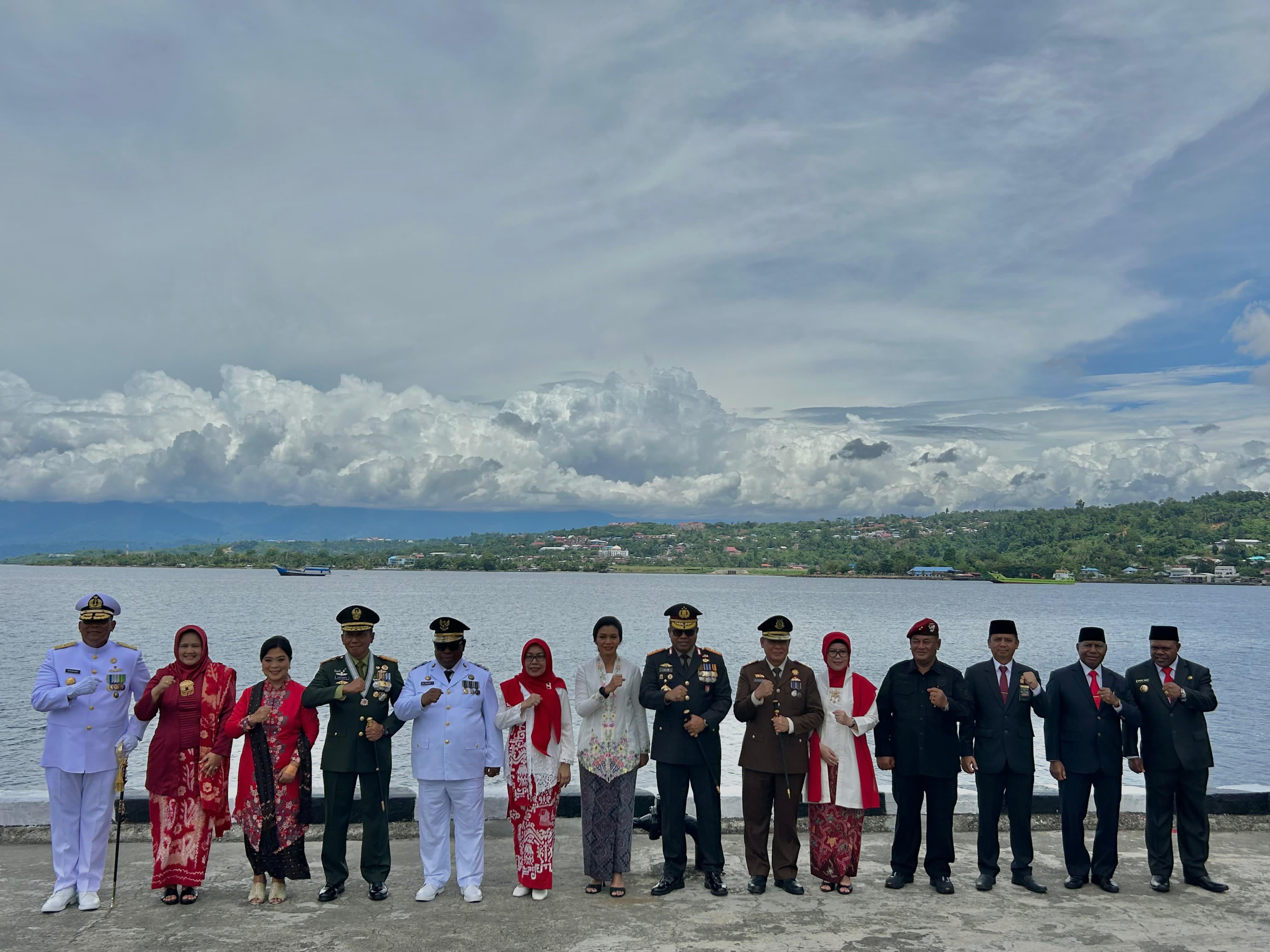 Pj. Gubernur Papua Barat Hadiri Ziarah Laut Dalam Rangka HUT RI Ke - 79