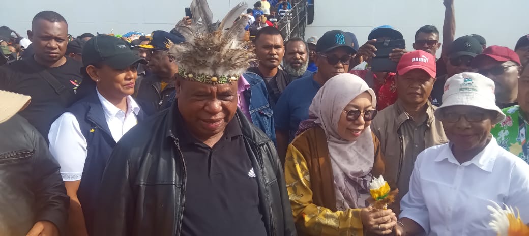 Pj. Gubernur ABT Dan Isteri Hari Ini Berkunjung Ke Biak Numfor