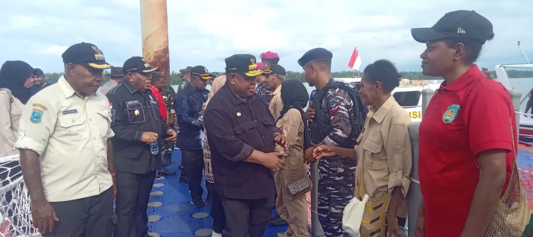 Kepada Warga Babo, Pj. Gubernur ABT Sebut Demokrasi Itu Penting