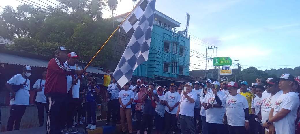 Pj. Gubernur ABT Lepas Jalan Santai Dalam Rangka menyambut Pilkada Serentak Papua Barat Sembari Ajak Warga Ke TPS