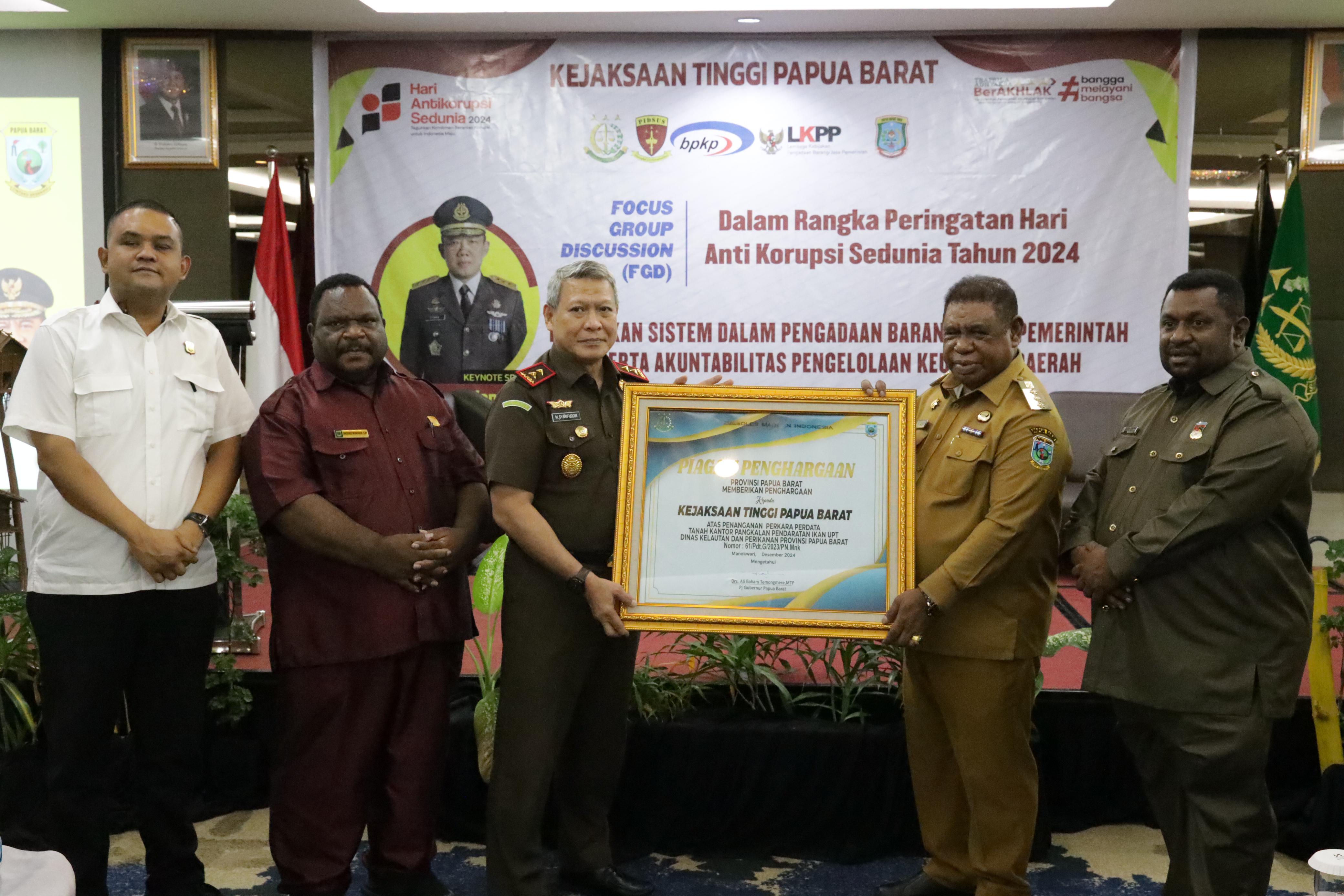 Bersama Forkopimda Hadiri FGD Kejati Papua Barat,  Pj. Gubernur ABT : Korupsi Adalah Musuh Bersama