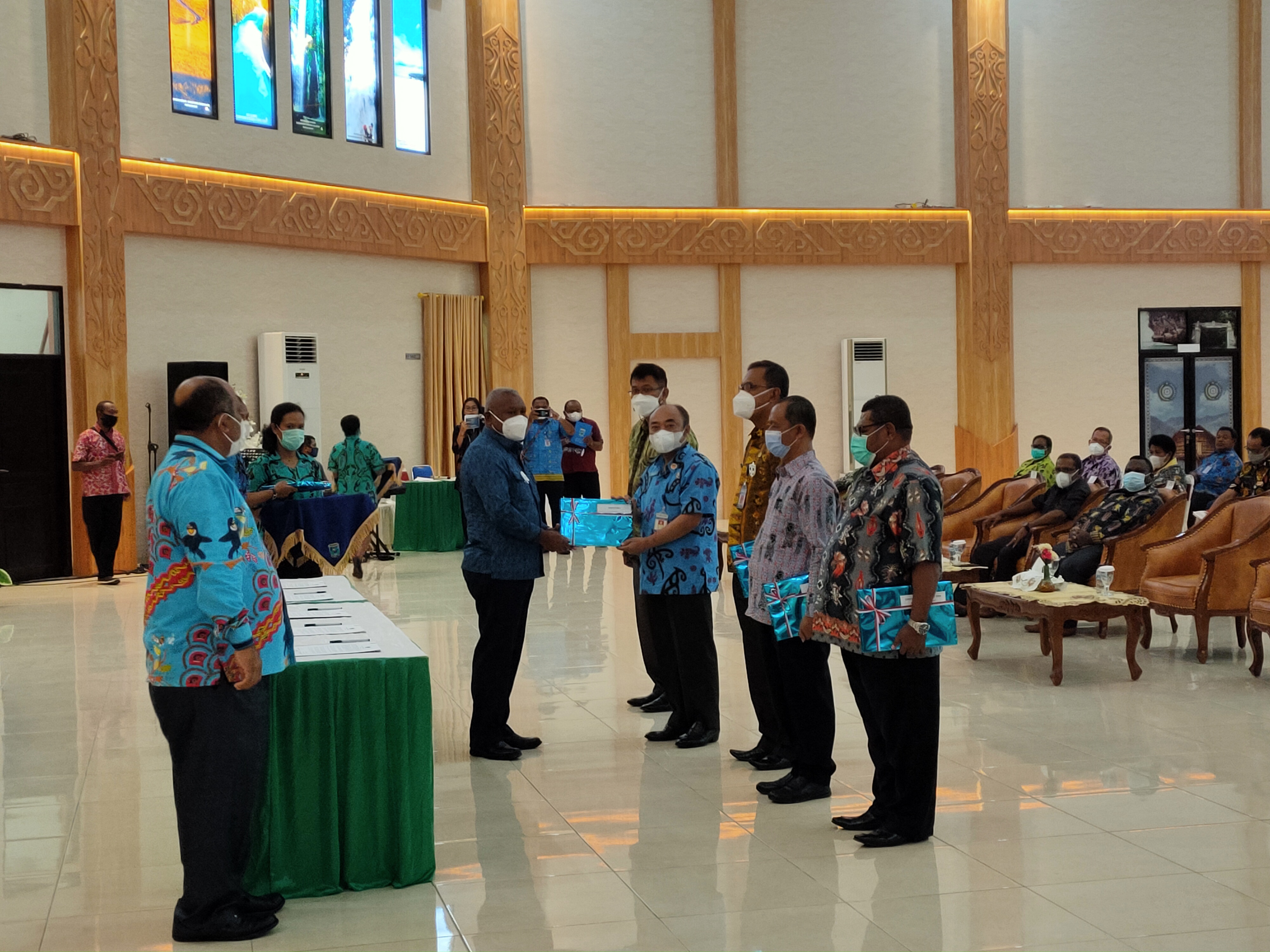 Gubernur Serahkan DPA-SKPD kepada Pimpinan OPD Papua Barat