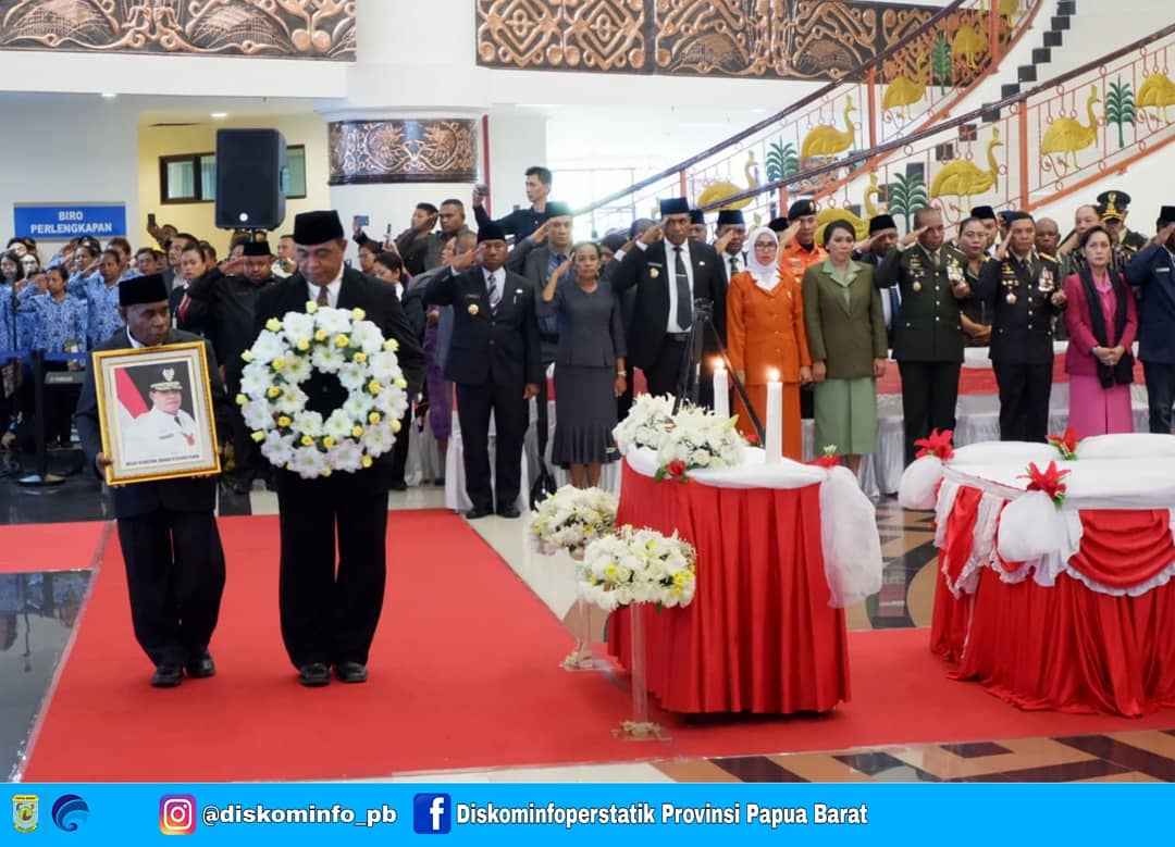 Upacara Persemayaman dan Pemakanan Mantan Gubernur Papua Barat