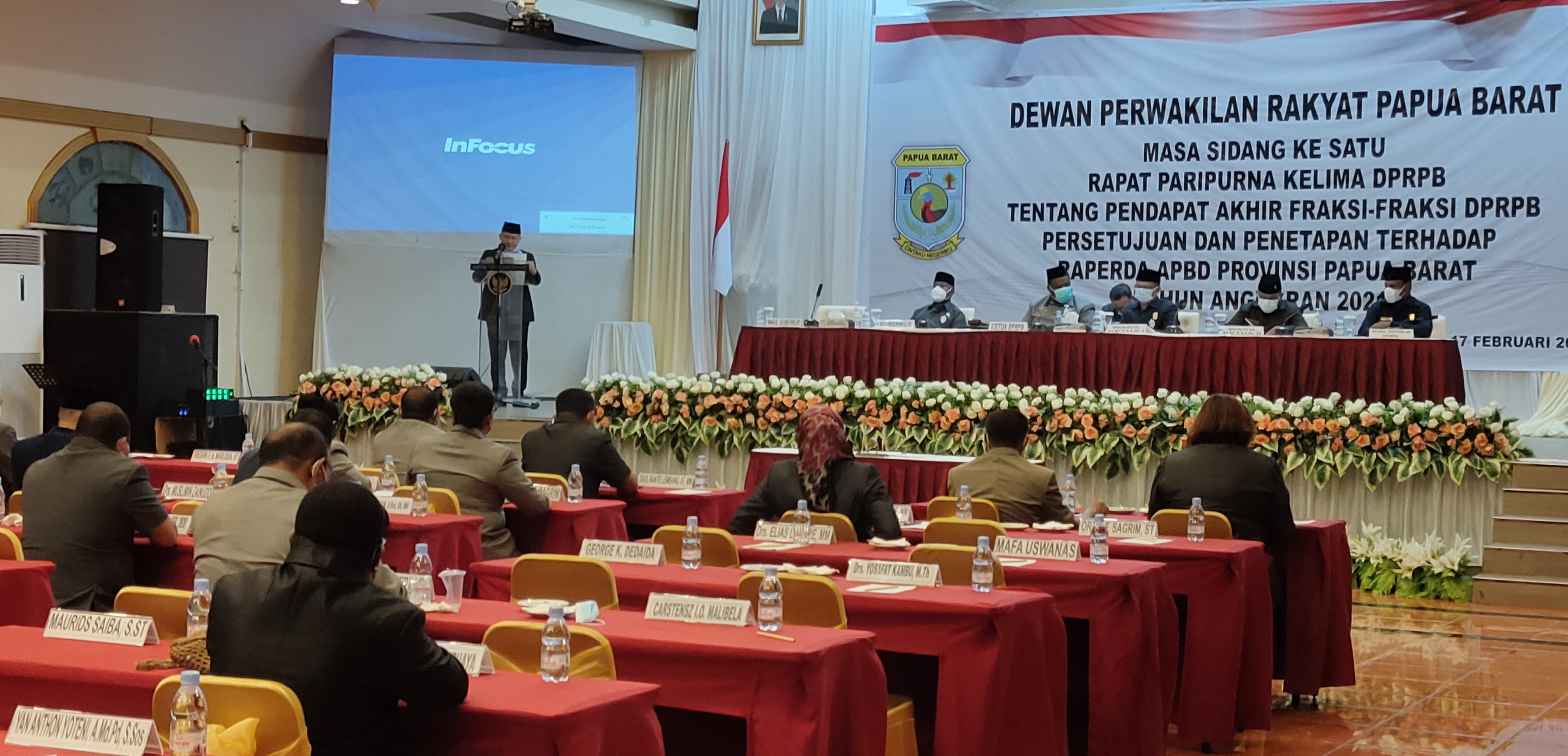 Jubir Gabungan Fraksi DPR Sampaikan 6 Poin Saat Paripurna Penetapan APBD Papua Barat T.A 2021