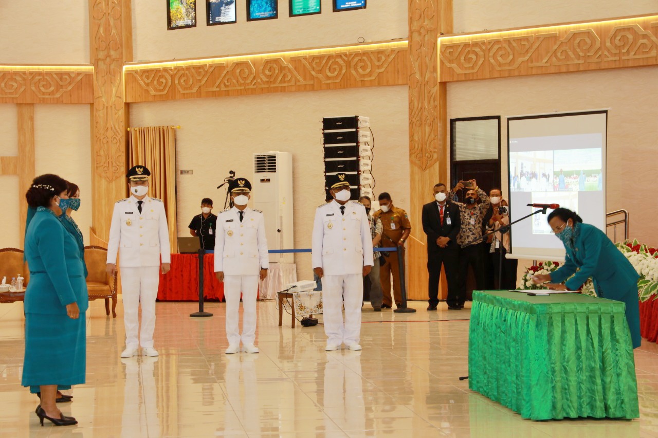 Lantik Ketua TP PKK 3 Daerah, Ny.Yuliana Mandacan : Koordinasi dan konsultasi terus dilakukan