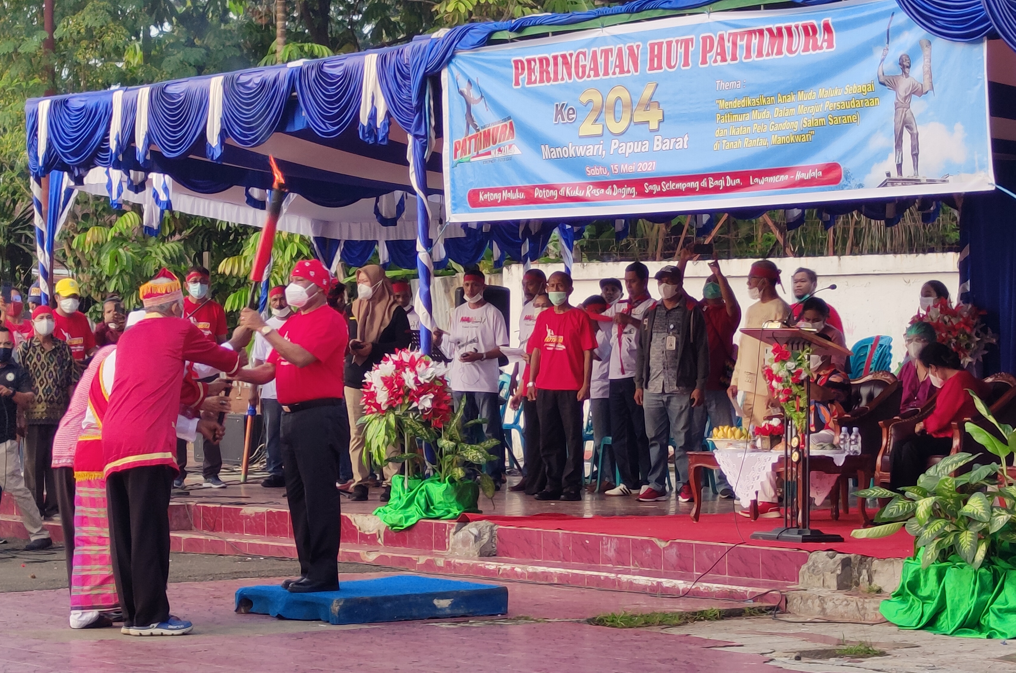 Gubernur Papua Barat Nyalakan Obor Kebesaran Peringati Hut Pattimura Ke-204 di Manokwari