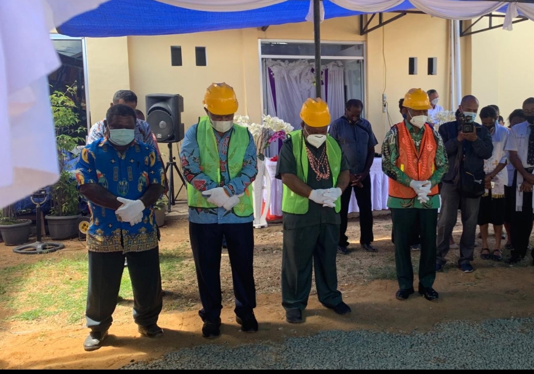 Gubernur Papua Barat Letakan Batu Pertama Pembangunan Gedung Pastori Kantor dan Paud GKI Zoar Sorong
