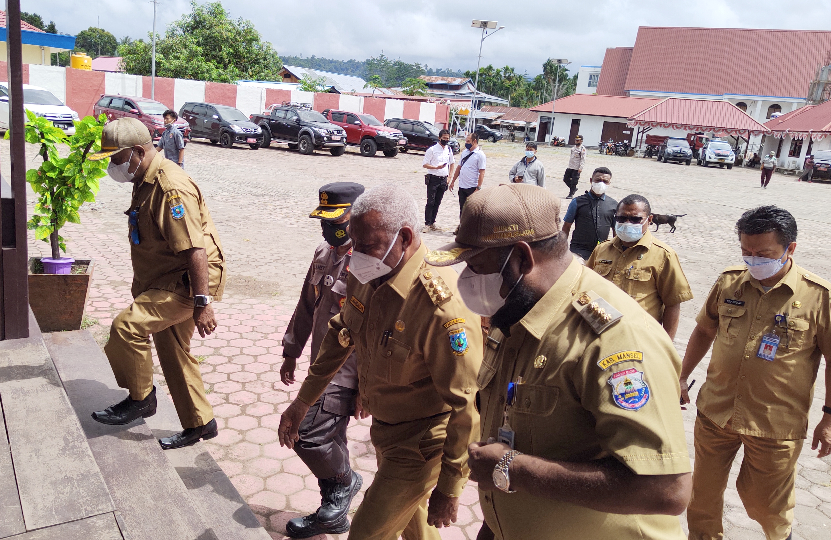 Gubernur Dominggus Mandacan Totalitas Ingatkan Warganya Taat Prokes Covid-19
