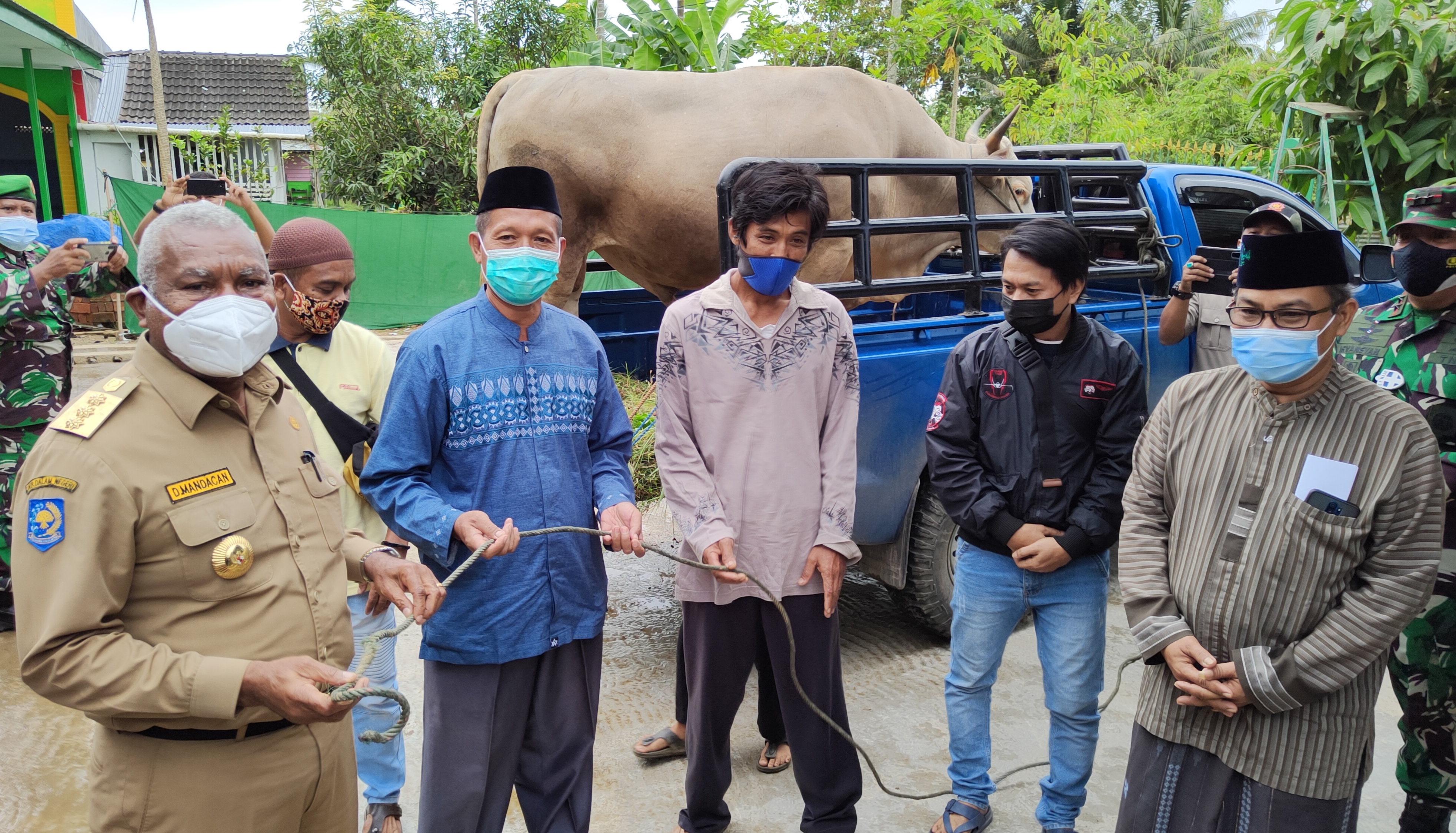 Hewan Qurban Bantuan Presiden dan Pemprov Papua Barat Diserahkan di Kabupaten Sorong