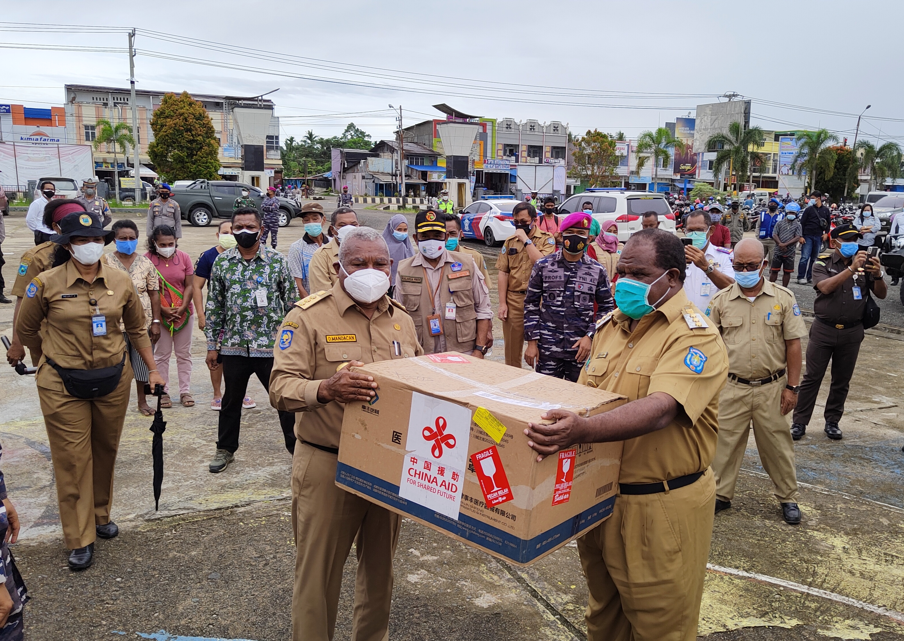 Gubernur Papua Barat Bersama Fokopimda Tinjau Vaksinasi Massal Covid-19 di Aimas
