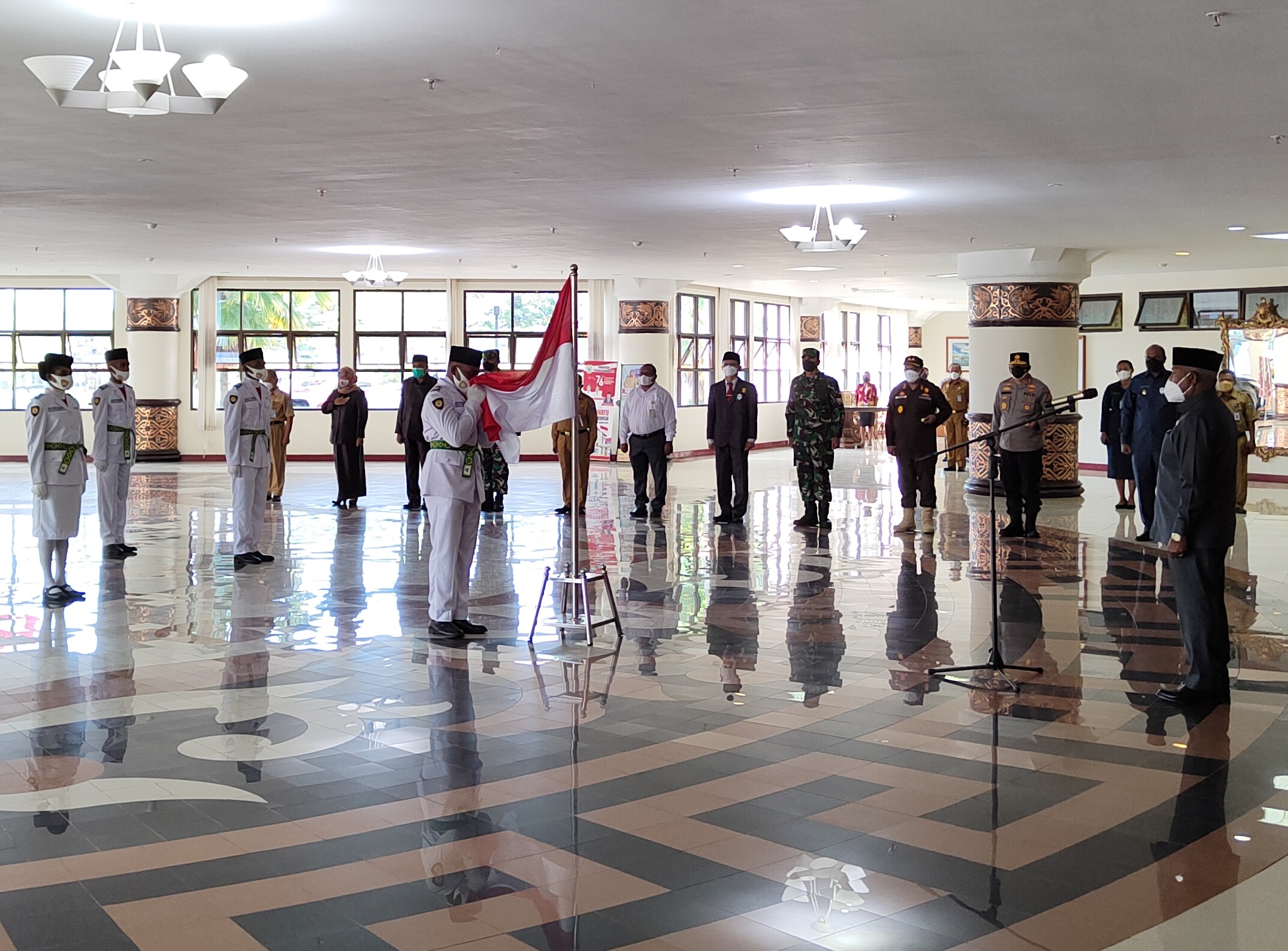 Gubernur Papua Barat Kukuhkan Pengibar Bendera Merah Putih Hut RI Ke- 76