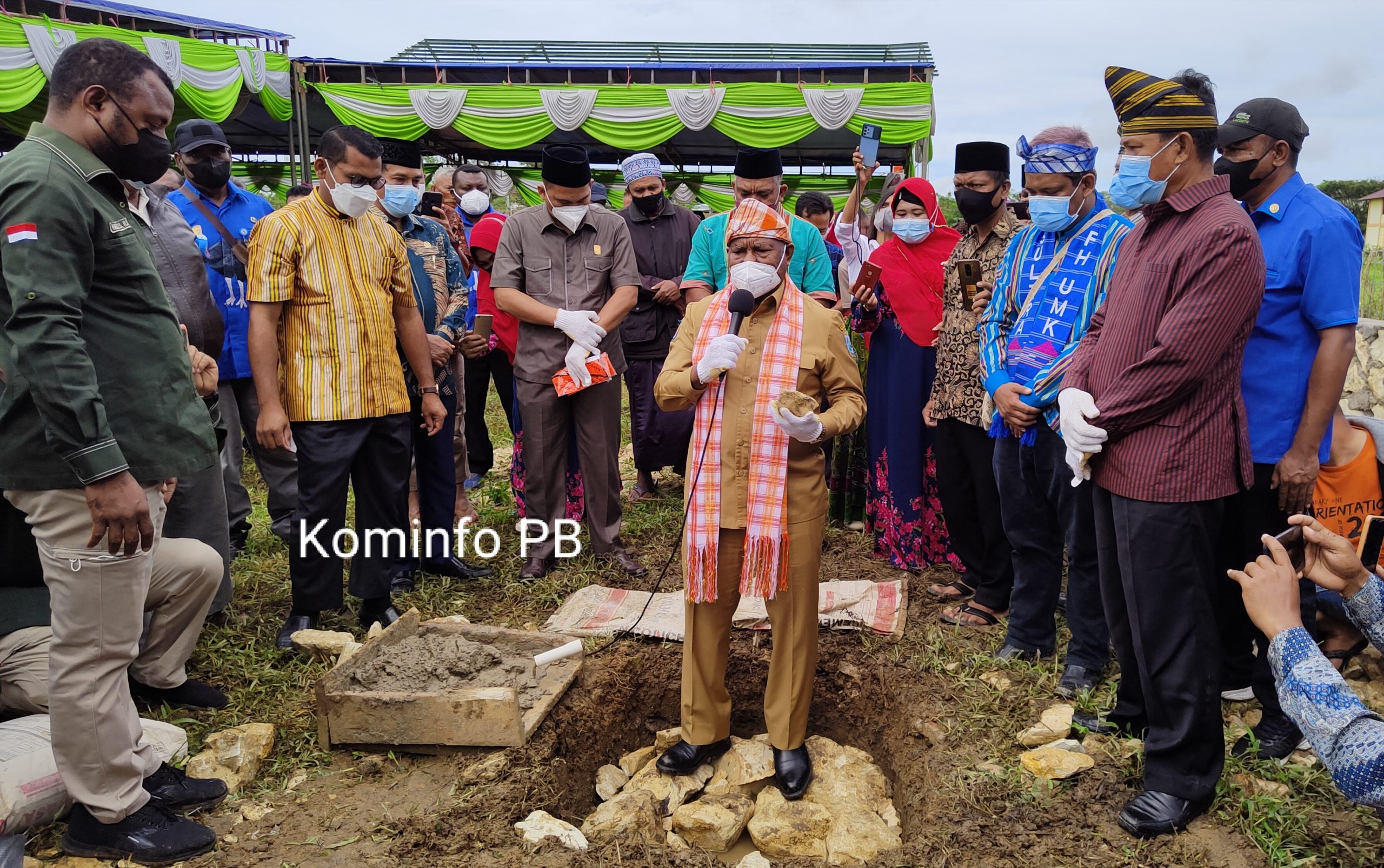 Gubernur Papua Barat Letakan Batu Pembangunan Sekertariat KKST Kota Sorong