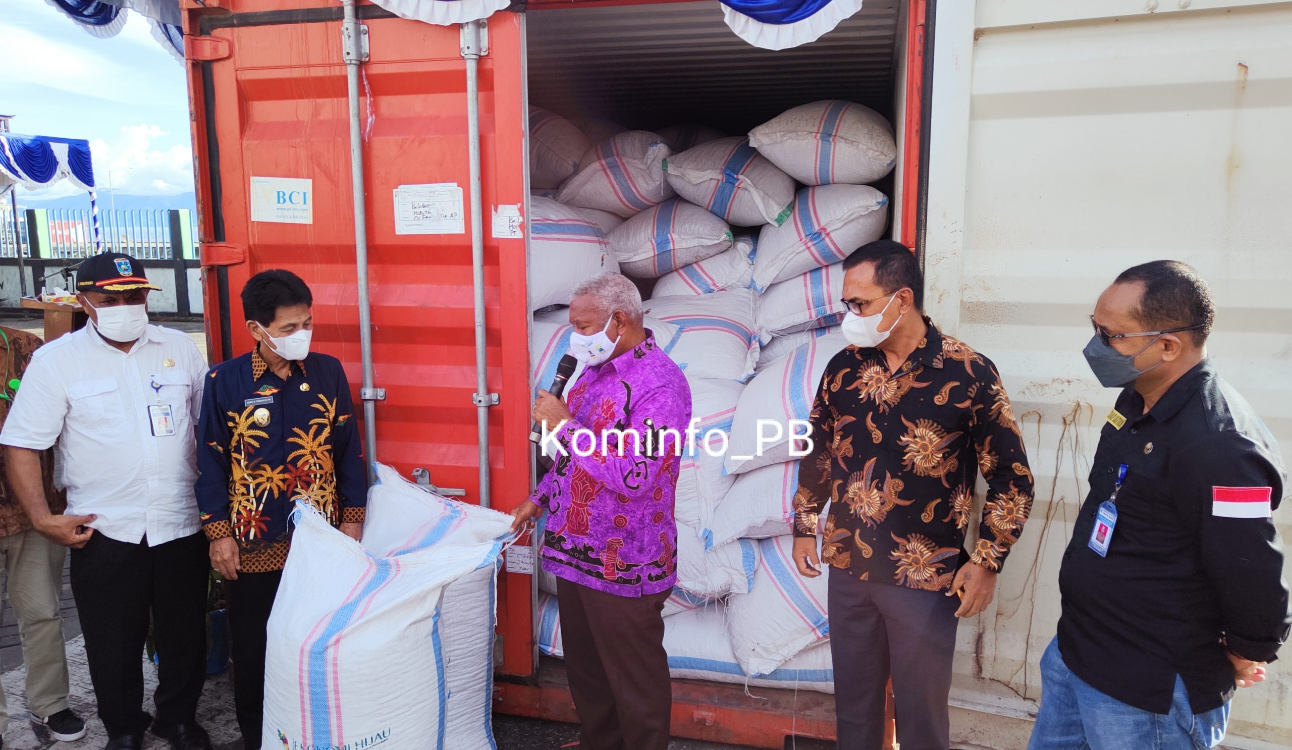 Lagi, Gubernur Pabar Kapalkan Puluhan Ton Biji Kakao Kering Asal Manokwari Selatan
