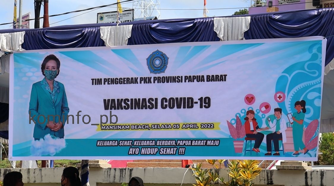 Masyarakat Serbu Posko Vaksinasi Gratis oleh Tim Penggerak PKK Papua Barat