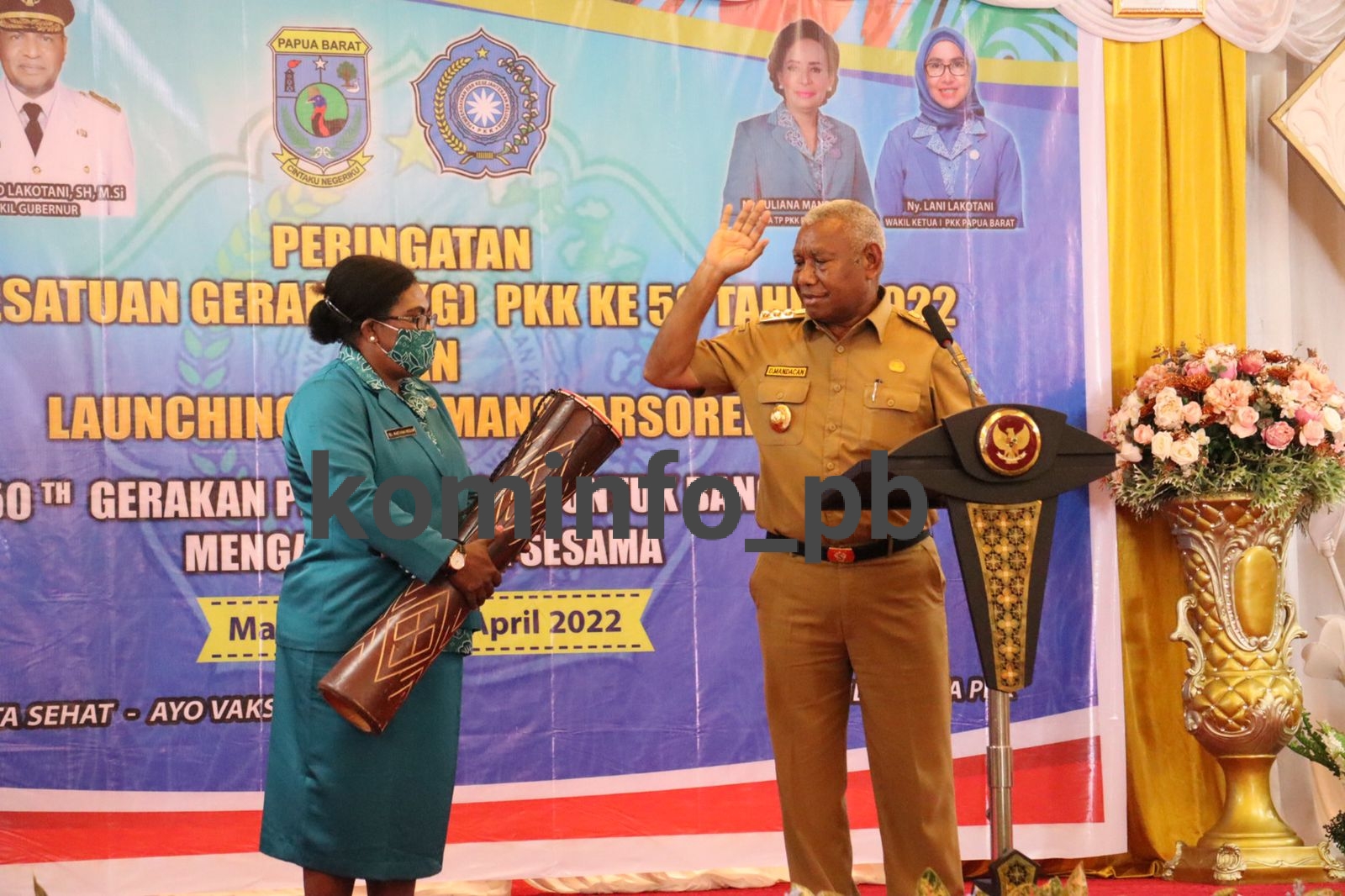 Gubernur Dominggus Hadiri Pesta Emas (50th) Hari Kesatuan Gerak PKK di Papua Barat
