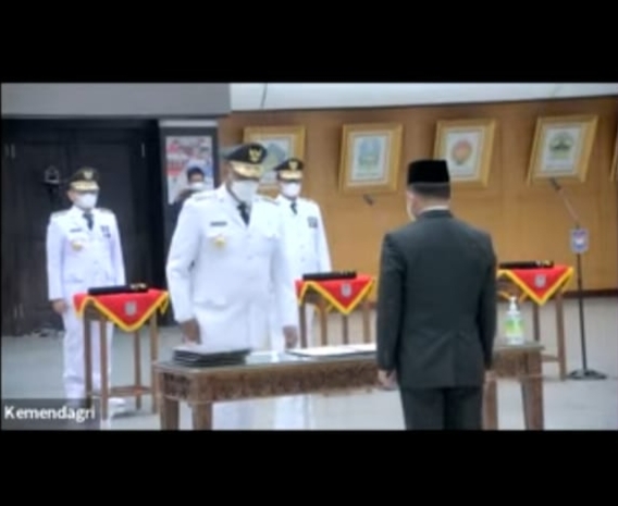 Mendagri Lantik Drs. Paulus Waterpauw,M.Si Sebagai Penjabat Gubernur Papua Barat