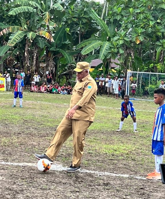 Buka Tournament Papua Brothers Cup II, Gubernur Waterpauw Harap Lahir Bintang Baru Sepakbola Indonesia