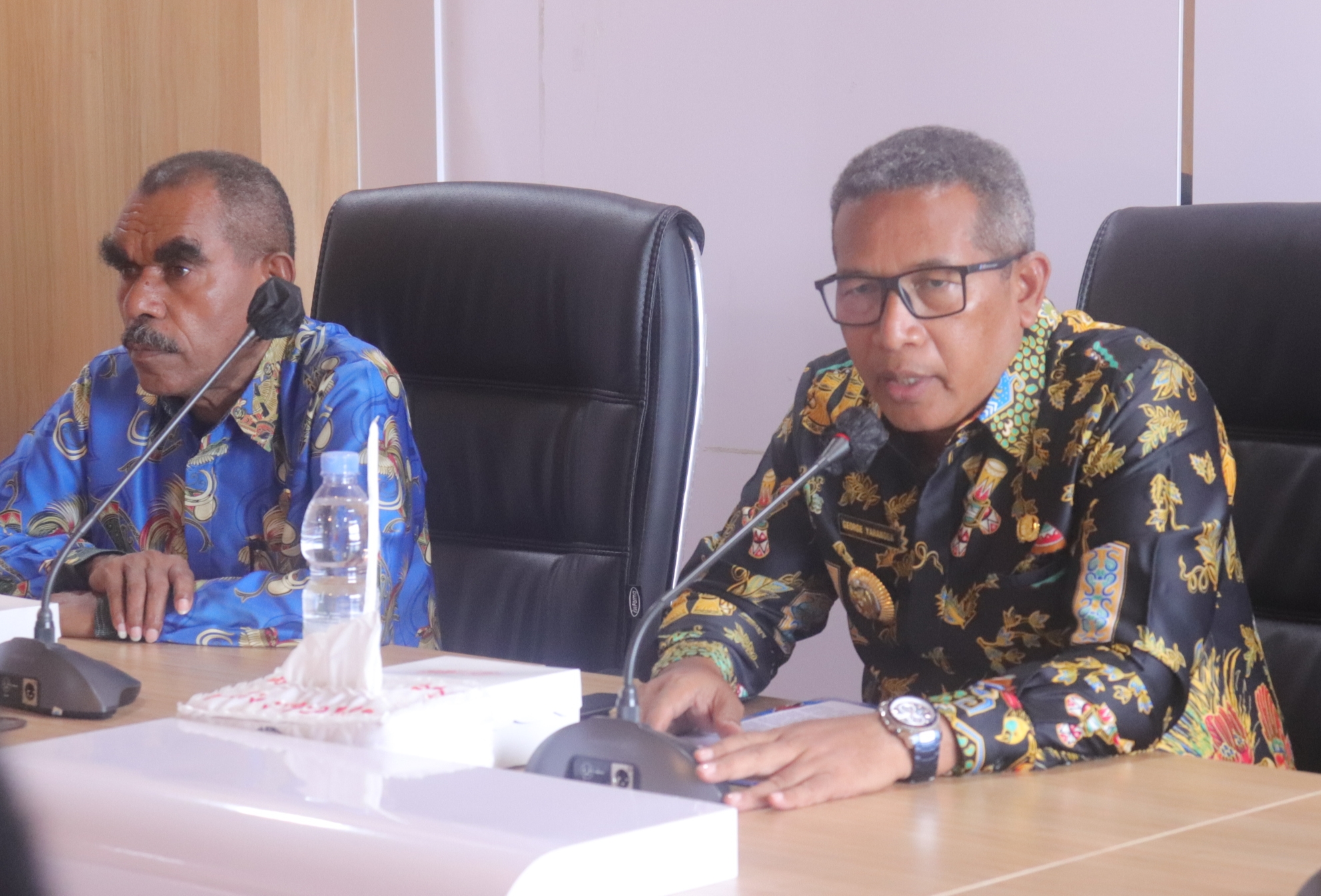 Penjabat Walikota Sorong Pimpin Rapat Relokasi Pasar Boswesen dan Tinjau Areal Galian C