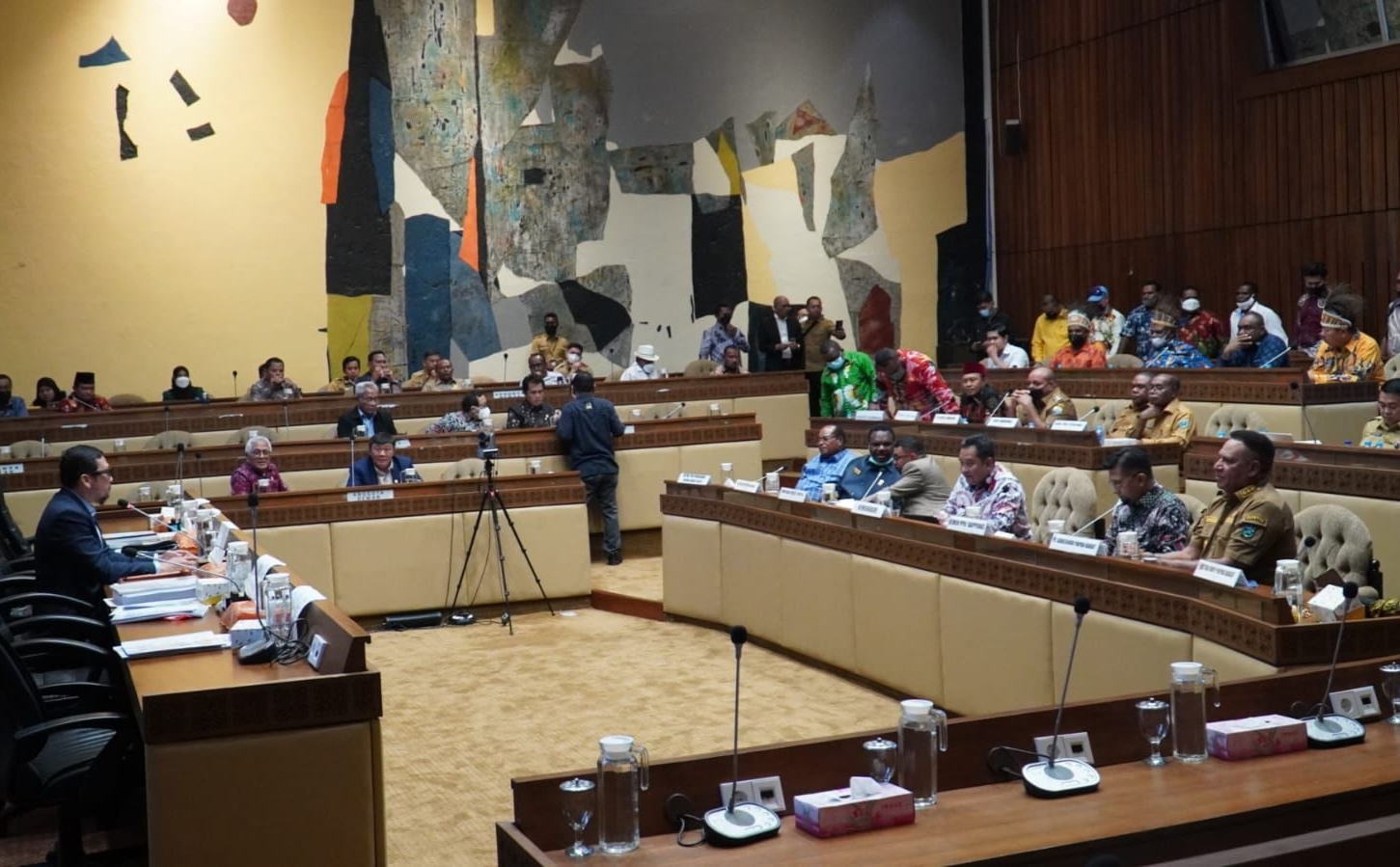 Soal 4 Distrik di Tambrauw, Pj. Gubernur Paulus Waterpauw Utamakan Komunikasi Dibantu Bupati, DPR dan MRP Papua Barat