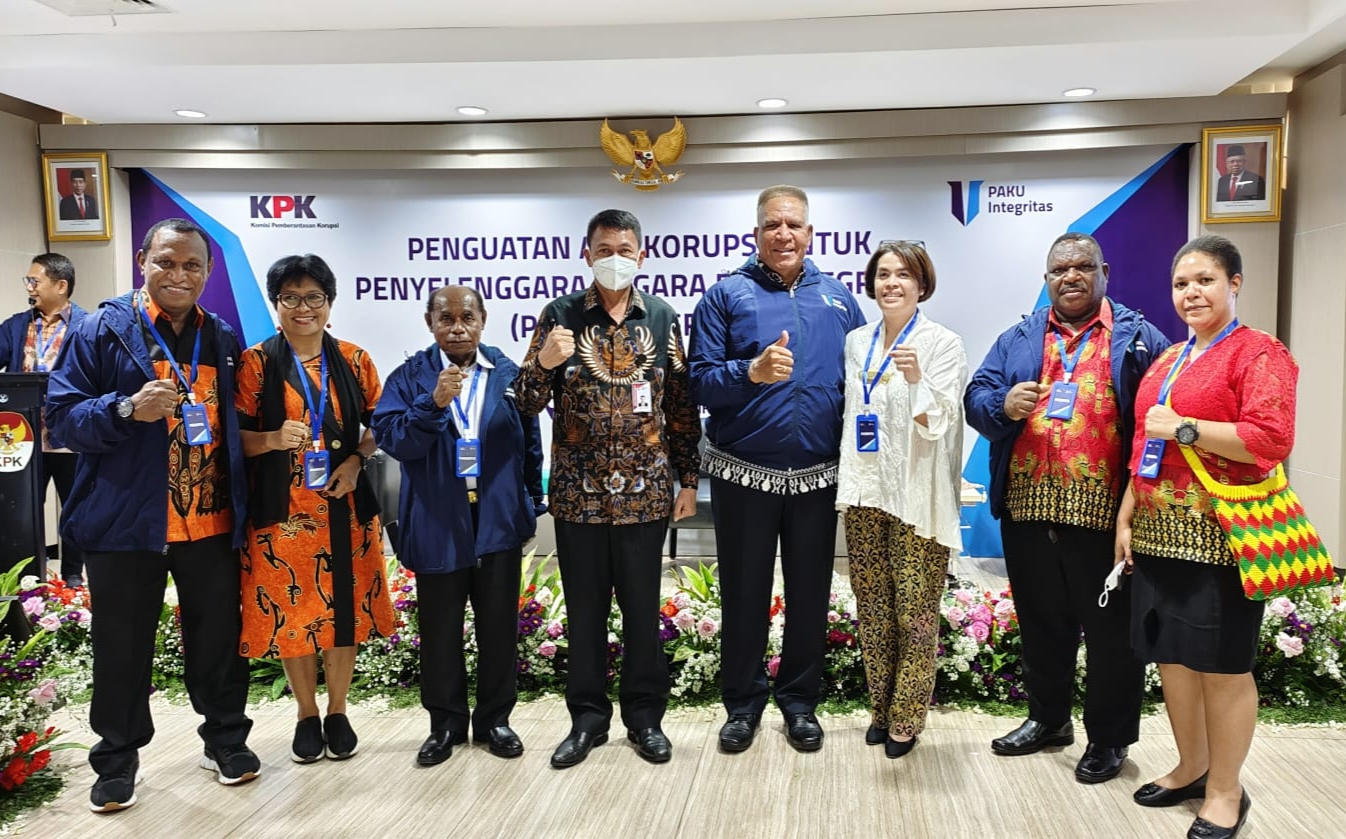 Penjabat Gubernur Papua Barat Bersama Istri Ikuti 
