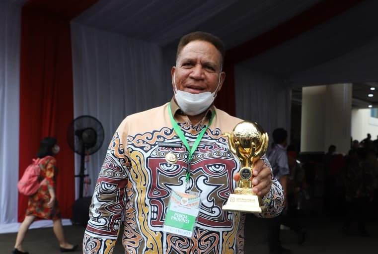 Penuhi Hak Masyarakat Atas Pelayanan Kesehatan, Papua Barat Raih Penghargaan UHC