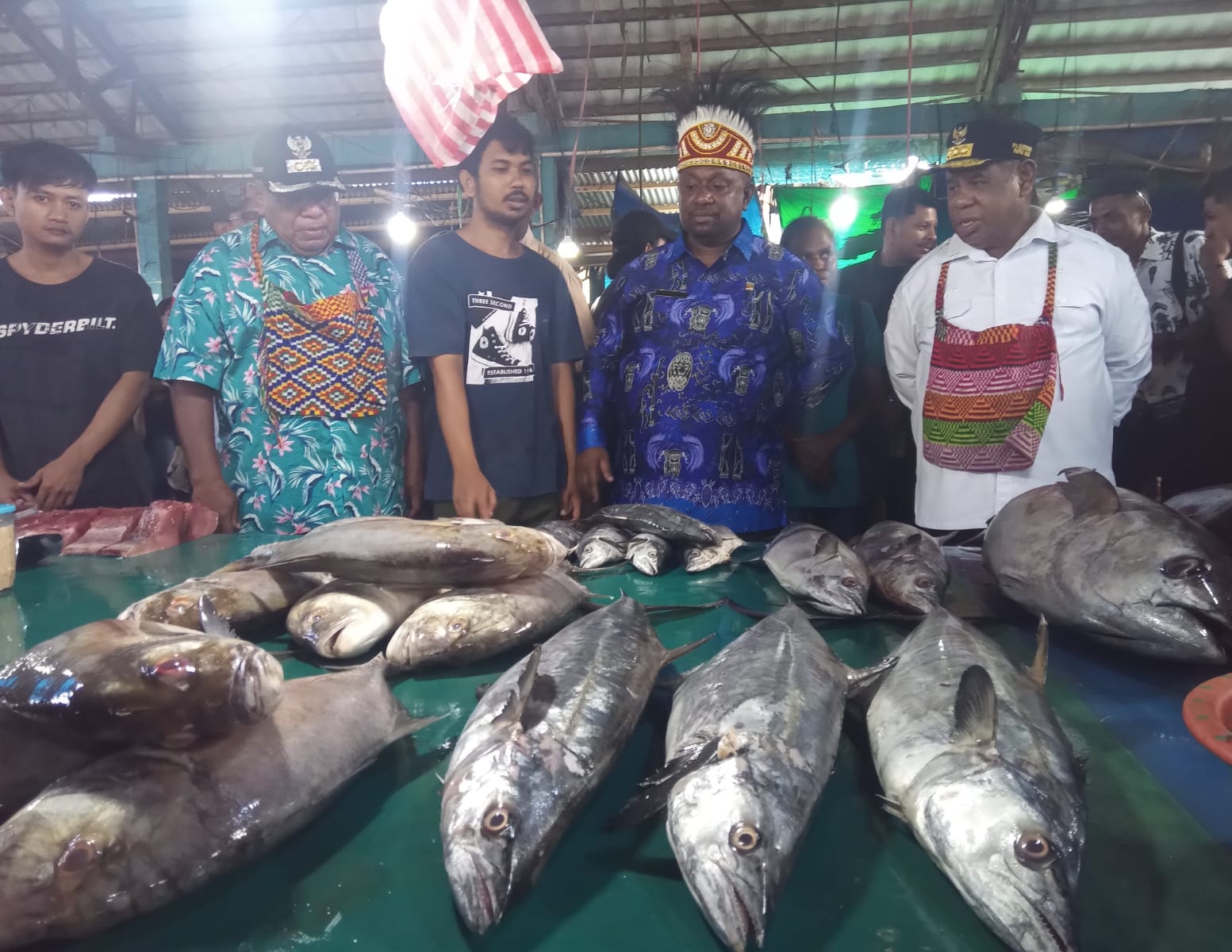 Pj. Gubernur Ali Baham Pantau Pasar Tradisional Bintuni Pastikan Harga Dan Stok Bapok