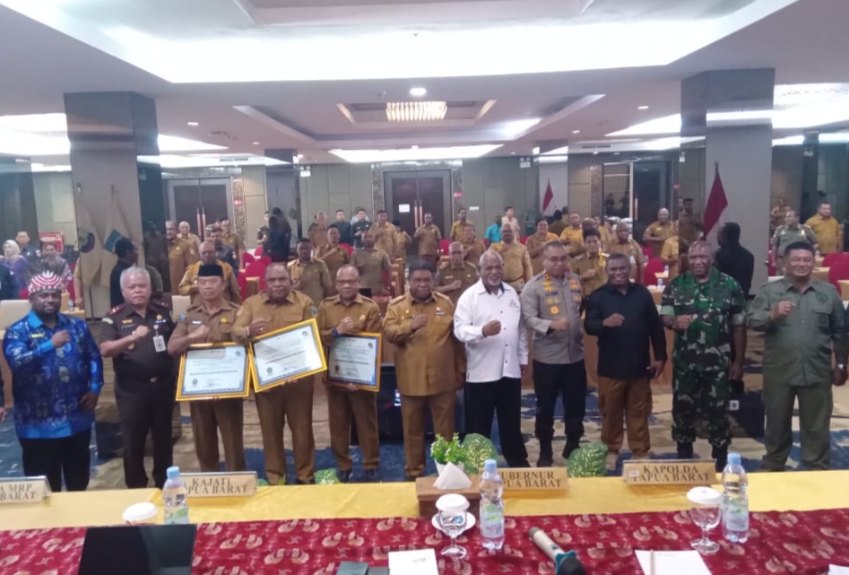 Raker Bupati Se-Provinsi Papua Barat, Pj. Gubernur Ali Baham Minta Laporan Persiapan Pemilu Tiap Kabupaten