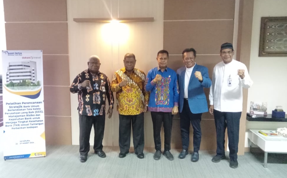 Pj. Gubernur Ali Baham Hadir Selaku Pemegang Saham Bank Papua Pada Pelatihan Perencanaan Bank Di Jayapura
