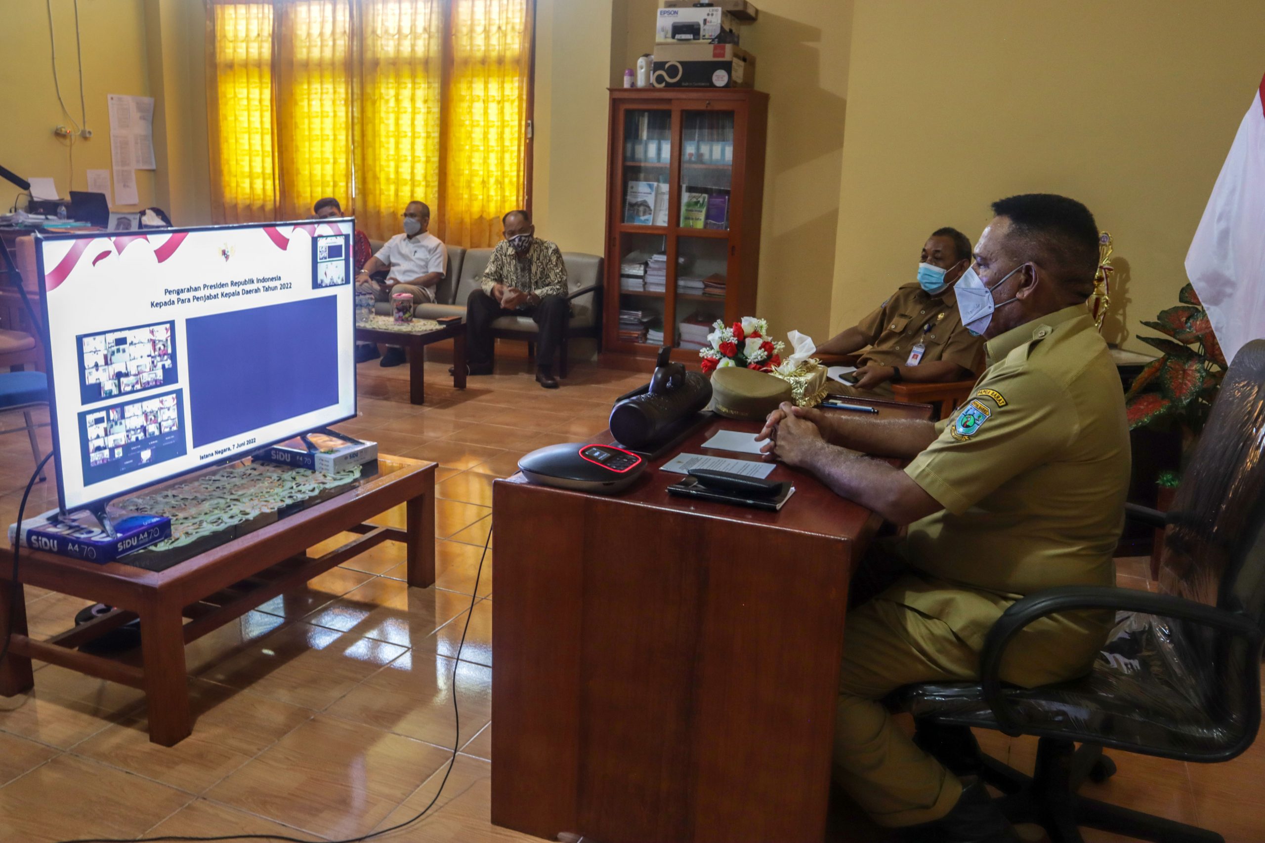 Penjabat Gubernur Komjen Pol.(Purn) Drs. Paulus Waterpauw, M.Si menyampaikan hasil Daring bersama Presiden Republik Indonesia