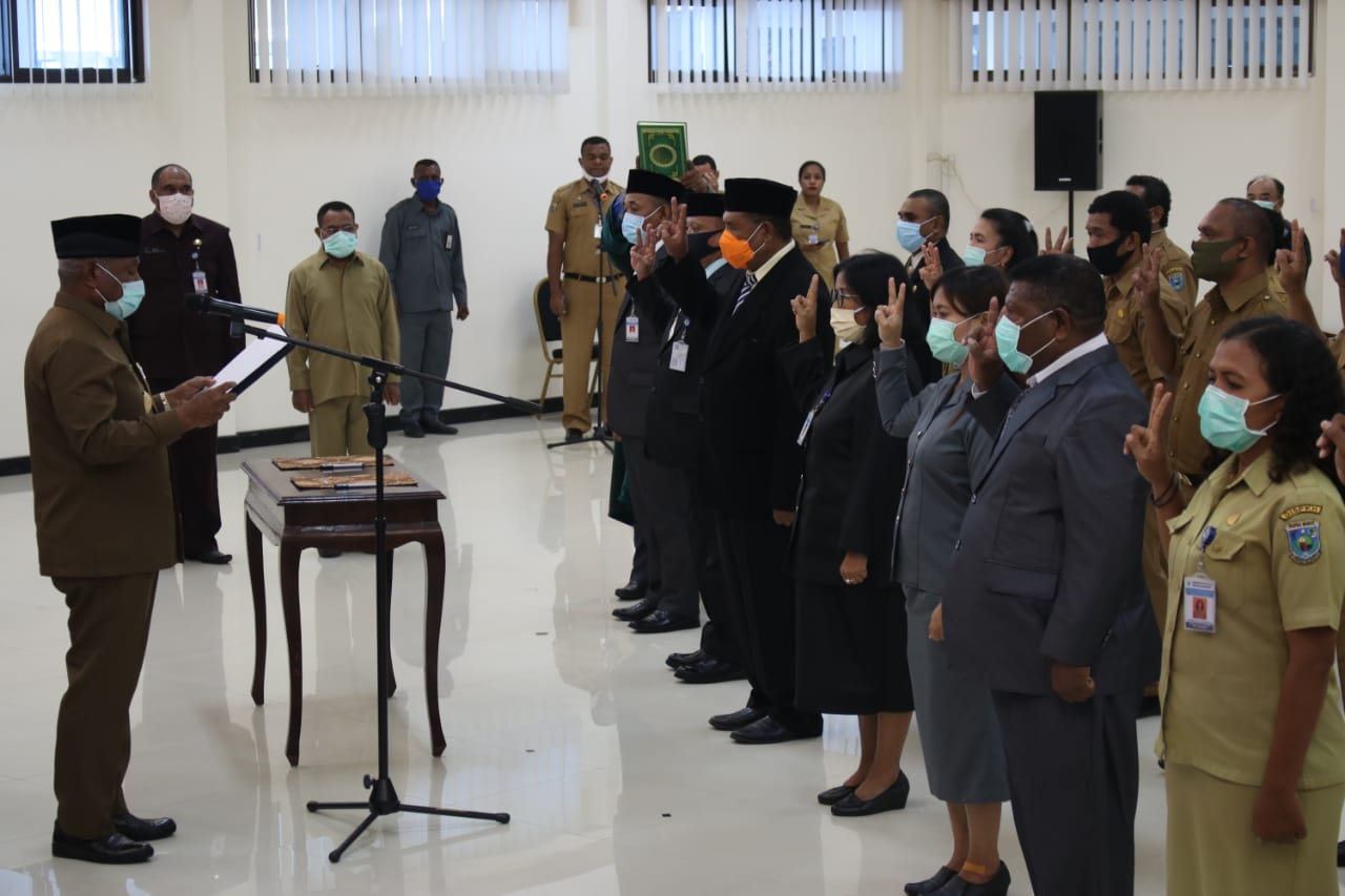 Gubernur Melantik 45 Pejabat diLingkungan Pemerintah Provinsi Papua Barat