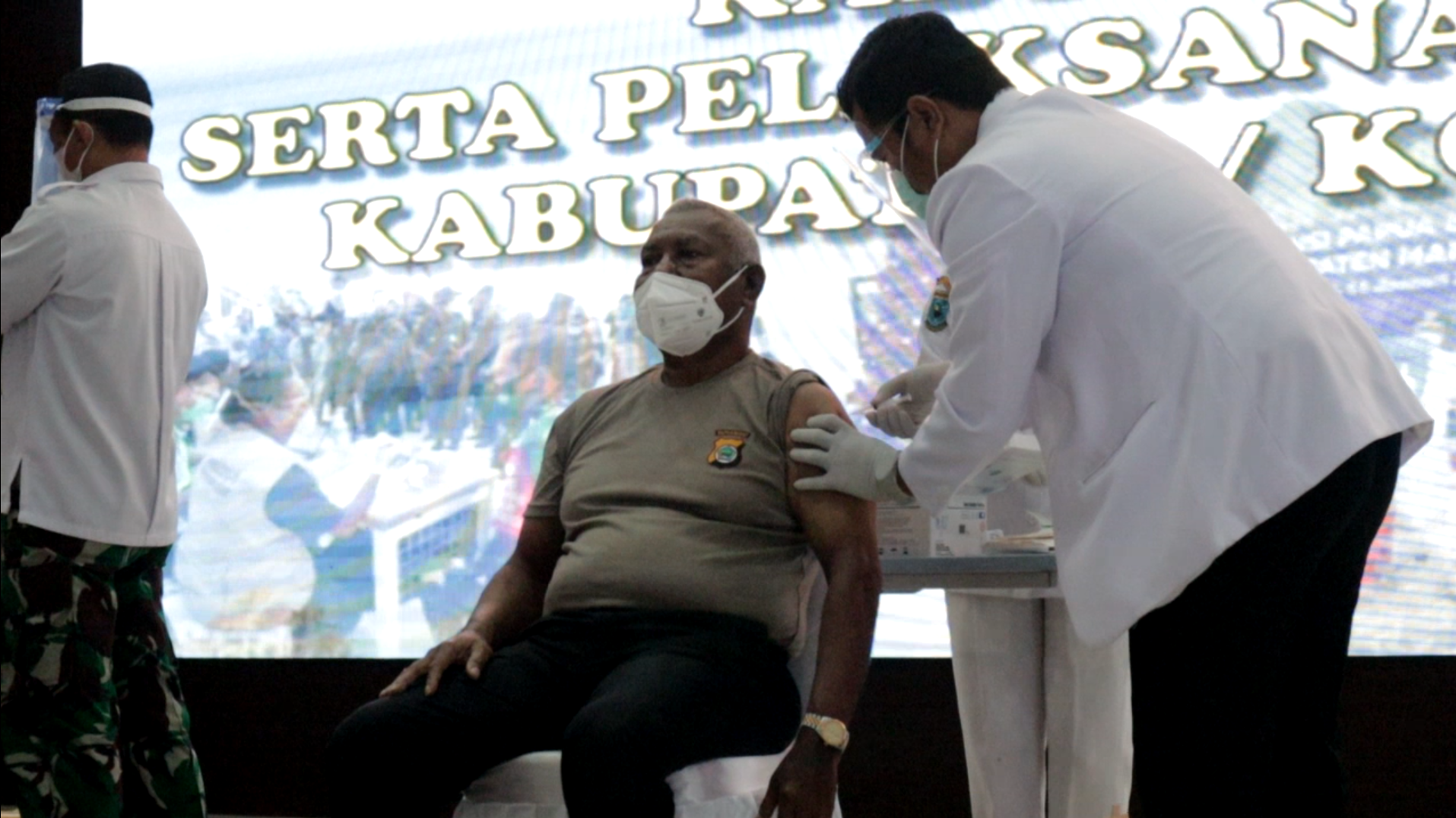 Vaksinasi Tahap Ke-II Diikuti Gubernur Papua Barat dan Bupati Manokwari
