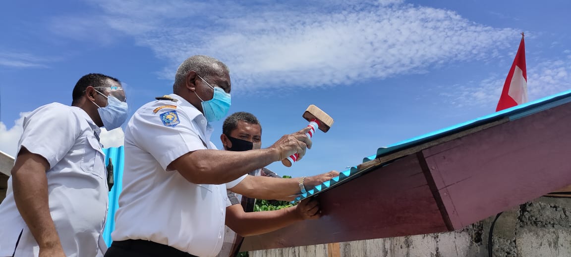 Gubernur Papua Barat Simbolis Paku Seng 50 Unit Rumah Program BSPS Kementerian PUPR tahun 2020