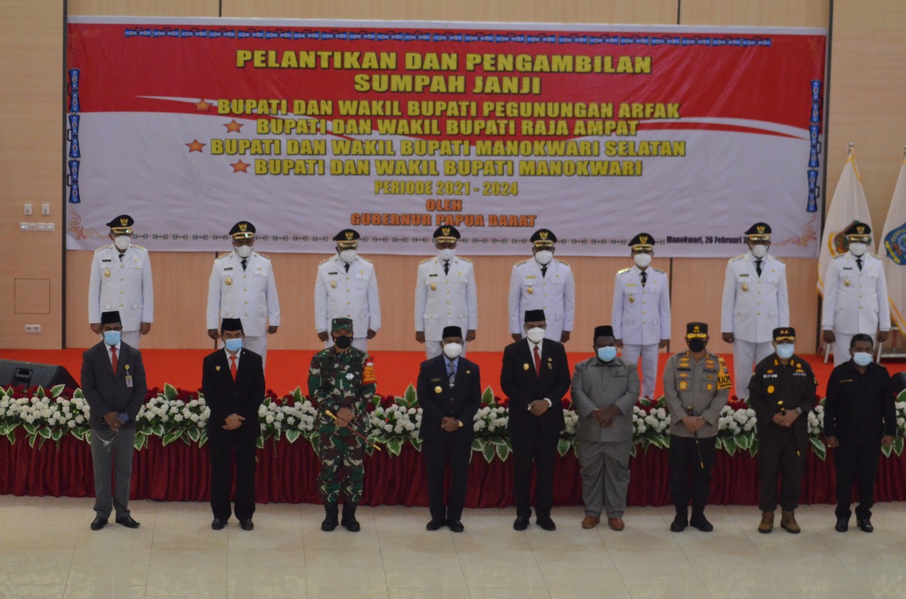 Resmi lantik 4 Bupati/Wakil Bupati di Papua Barat, Gubernur Mandacan : Segera wujudkan kesejahteraan bagi rakyat