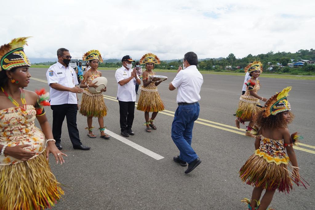 Siap Hadiri Harkonas di Papua Barat, Dirjen PKTN Kementerian Perdagangan RI Tiba di Manokwari